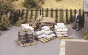 Pack of Assorted Pallets, Sacks & Barrels