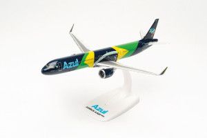 *Snapfit Airbus A321neo Brazilian Airlines Flag (1:200)
