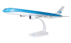 Snapfit Boeing 777-300ER KLM (1:200)