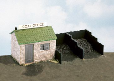 Coal Yard & Hut, Includes Plastic Coal