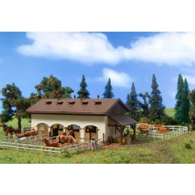 Horse Stable with Horses Kit