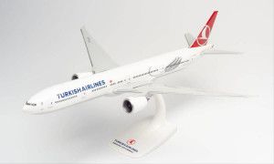 Snapfit Boeing 777-300ER Turkish Airlines TC-LJK (1:200)