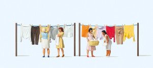 Women Hanging Laundry (4) Exclusive Figure Set