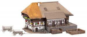 Black Forest Farm w/Thatched Roof Kit