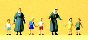 Protestant Sisters (2) with Children (5) Figure Set