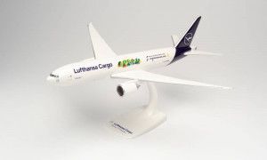 Snapfit Boeing 777F Lufthansa Cargo D-ALFI Mexico (1:200)