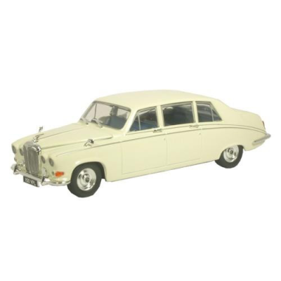 Daimler DS420 Old English White