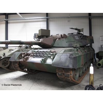 German Leopard 1 A1A1/A1A4 Gift Set (1:35 Scale)
