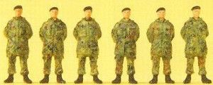 German Army Standing Soldiers Berets/Coats (6) Figure Set