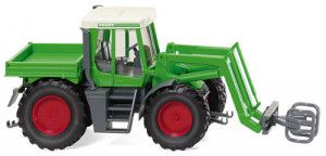 Fendt Xylon with Bale Grab
