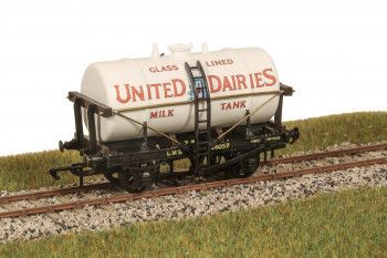 Milk Tank Wagon, 4 Wheel Express Dairies (ex Peco R74)
