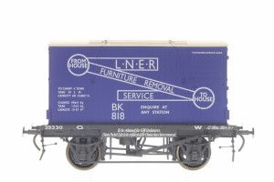 Conflat GWR 39330 & Container LNER Removals BK818