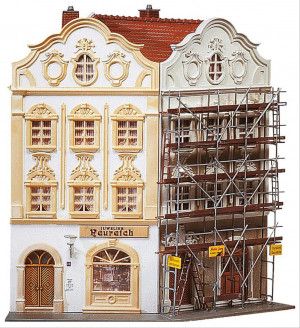 Angled Townhouse with Scaffolding Kit I